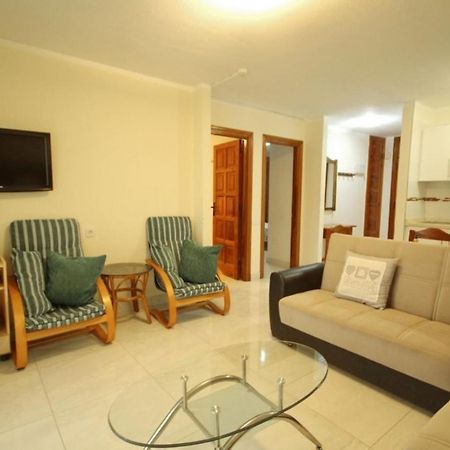 Two Bedroom Apartment In Beachfront Complex With Pool In Playa De Las Americas. Exterior photo