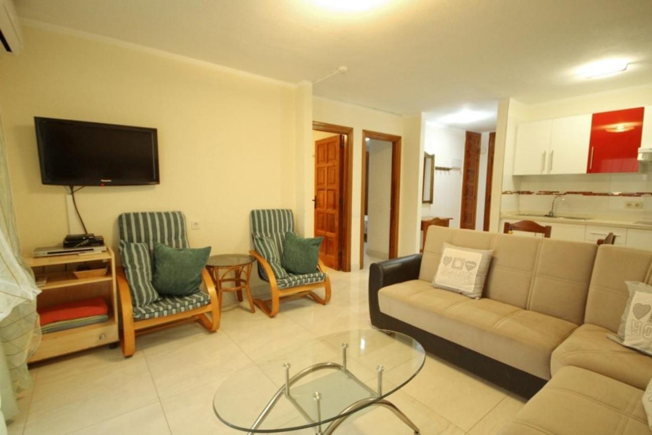 Two Bedroom Apartment In Beachfront Complex With Pool In Playa De Las Americas. Exterior photo