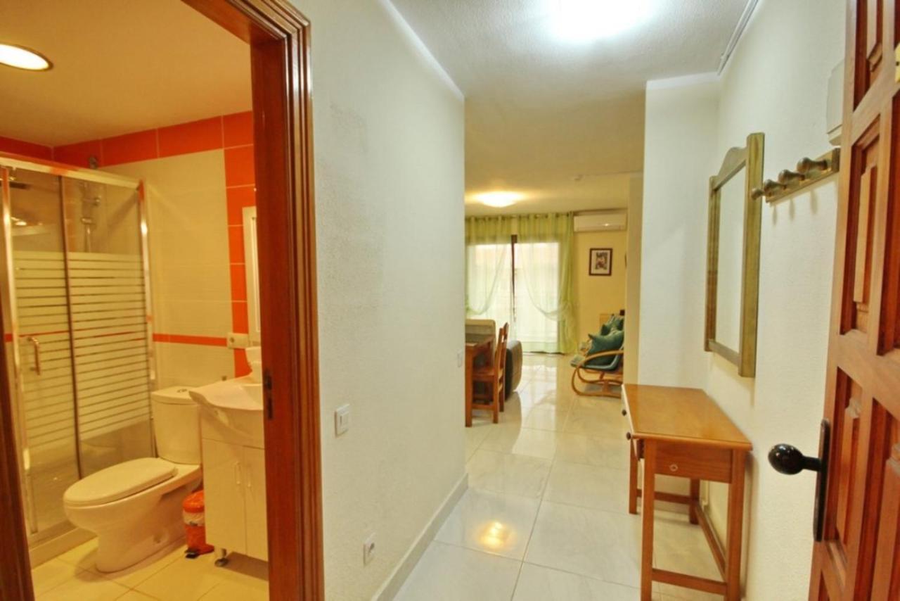 Two Bedroom Apartment In Beachfront Complex With Pool In Playa De Las Americas. Exterior photo