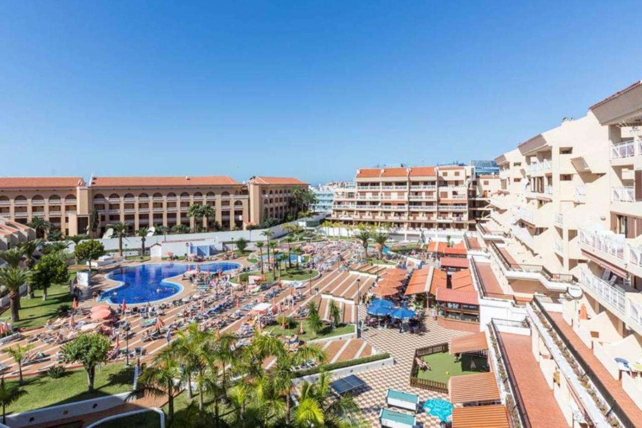 Two Bedroom Apartment In Beachfront Complex With Pool In Playa De Las Americas. Exterior photo