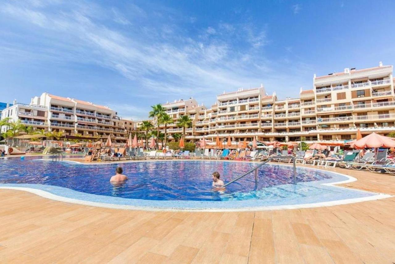 Two Bedroom Apartment In Beachfront Complex With Pool In Playa De Las Americas. Exterior photo