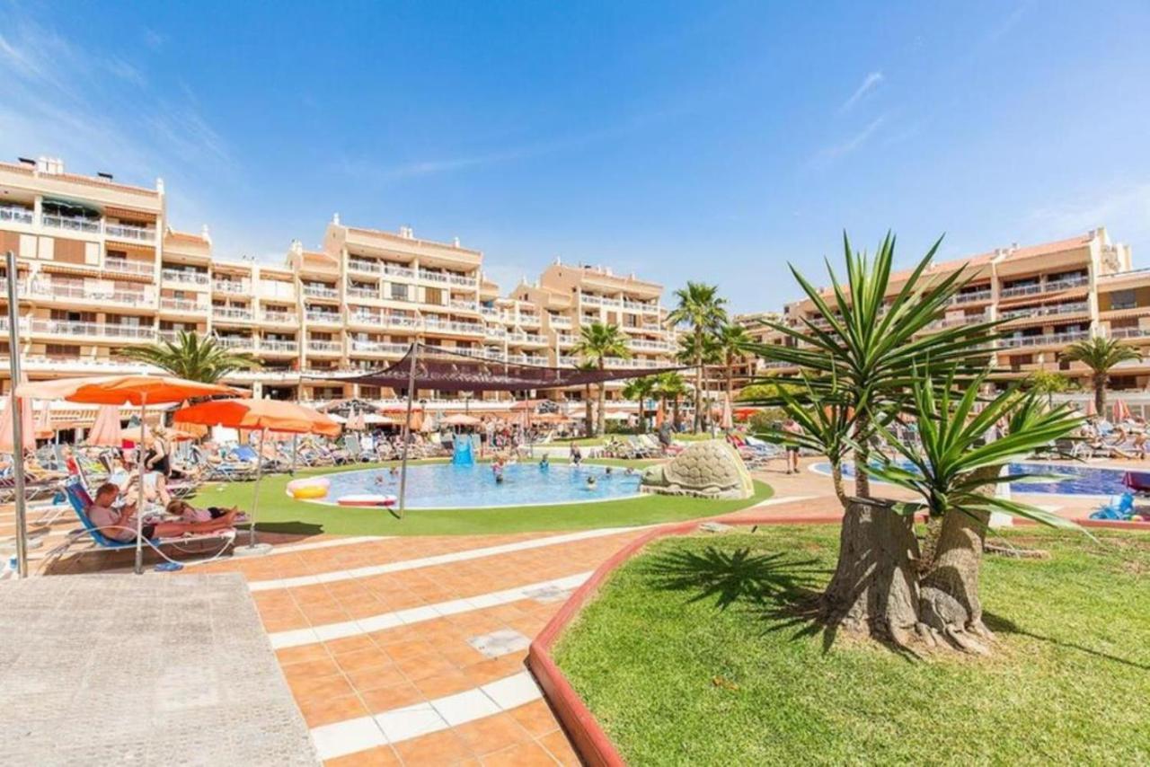 Two Bedroom Apartment In Beachfront Complex With Pool In Playa De Las Americas. Exterior photo