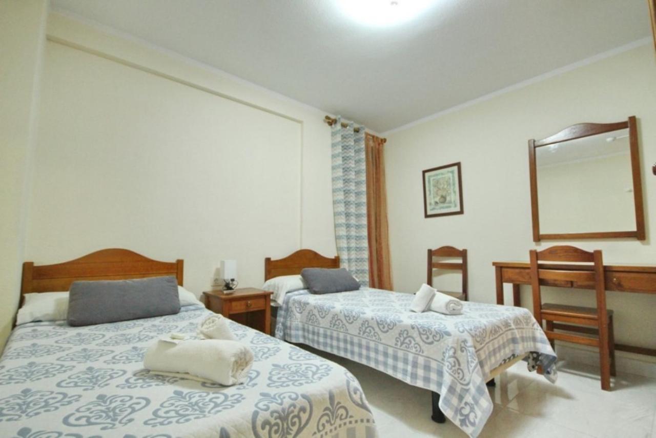 Two Bedroom Apartment In Beachfront Complex With Pool In Playa De Las Americas. Exterior photo